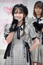 「今年やり残したことがあったら今そこでどうぞ」と無茶振りされ、車を運転するジェスチャーで自動車免許を取得したいという思いを表現した諸橋沙夏。