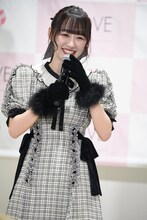 「2021年の自分を表す漢字1文字を全身を使って表現してください」と無茶振りされ、壇上でジャンプして「跳」という字を表現した音嶋莉沙。