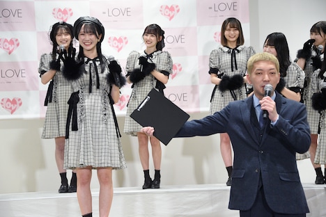 野口衣織を売り込むニューヨークの嶋佐和也。