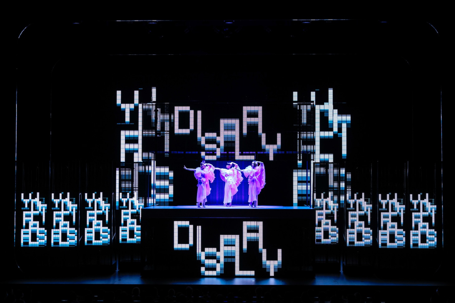 Perfume「Reframe Tour 2021」最終公演より。（撮影：上山陽介）