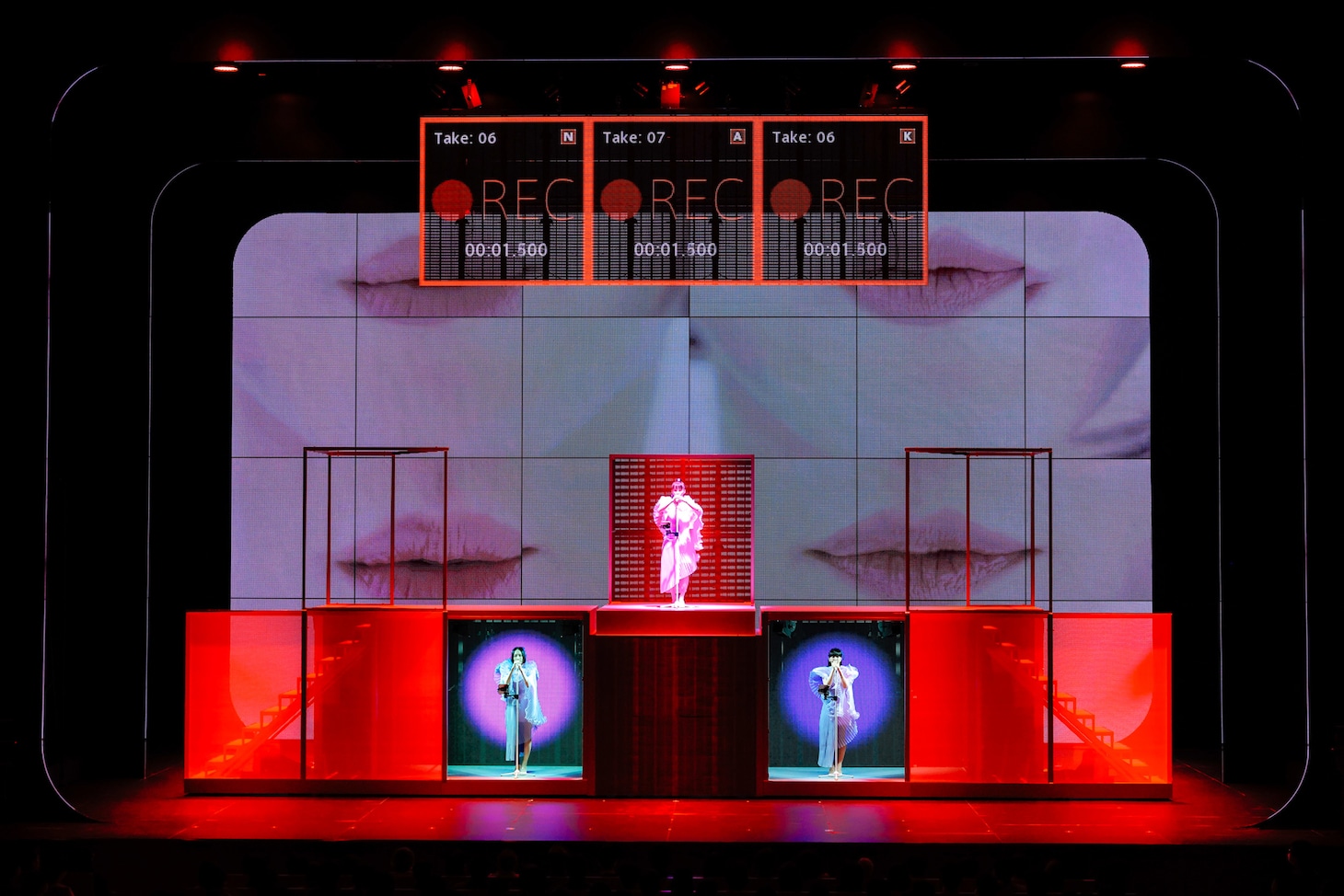 Perfume「Reframe Tour 2021」最終公演より。（撮影：上山陽介）