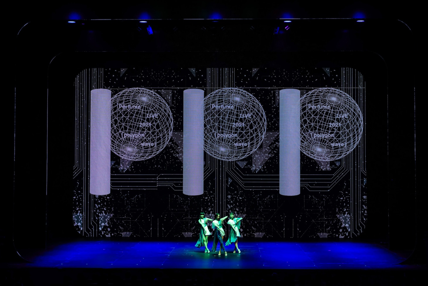 Perfume「Reframe Tour 2021」最終公演より。（撮影：上山陽介）