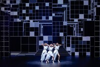 Perfume「Reframe Tour 2021」最終公演より。（撮影：上山陽介）