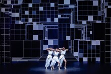 Perfume「Reframe Tour 2021」最終公演より。（撮影：上山陽介）