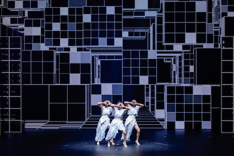 Perfume「Reframe Tour 2021」最終公演より。(撮影:上山陽介)