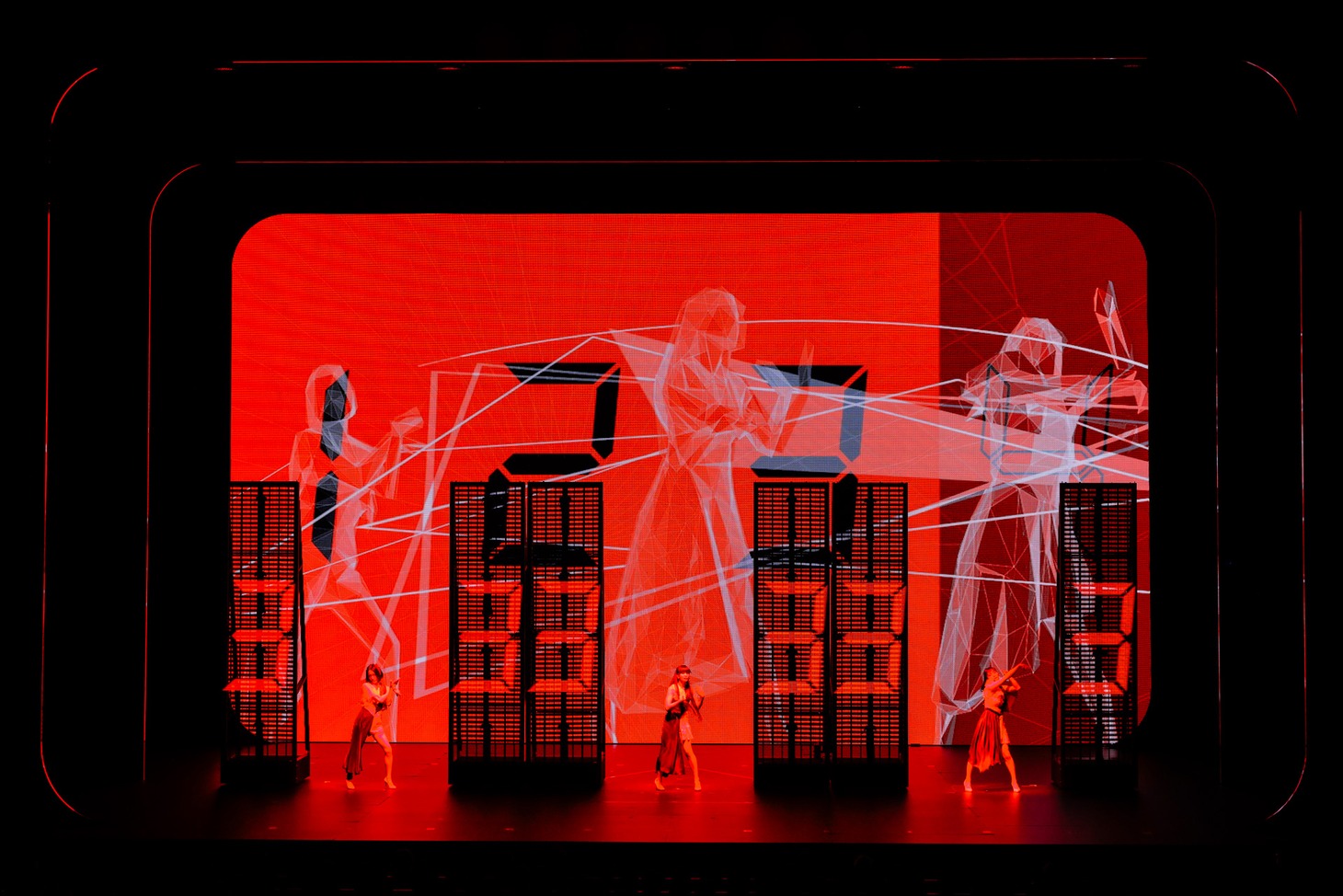 Perfume「Reframe Tour 2021」最終公演より。（撮影：上山陽介）