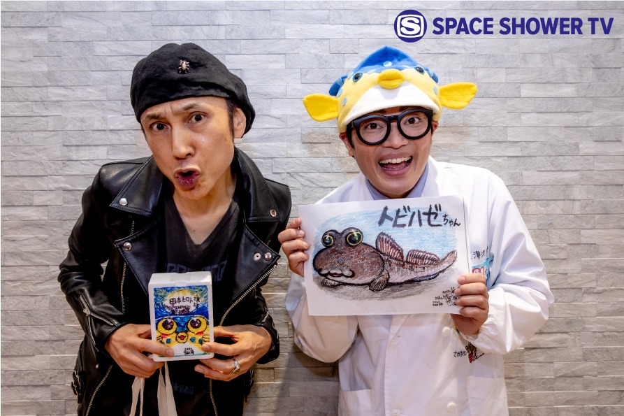 甲本ヒロト（ザ・クロマニヨンズ）とさかなクン。（Photo by 柴田恵理）