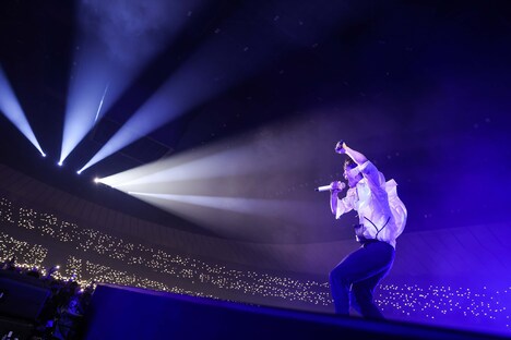 「UVERworld ARENA LIVE 2021 ～THE DAWN WILL BREAK～」神奈川・横浜アリーナ公演の様子。（撮影：森好弘）