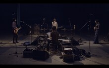 BUMP OF CHICKEN「アカシア」スタジオライブ映像より。