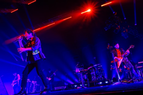 ポルノグラフィティ（撮影：上山陽介）