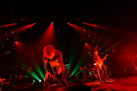 ポルノグラフィティ（撮影：上山陽介）