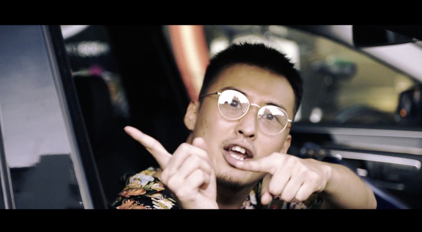Young Celeb Naruto「Okinawa」ミュージックビデオより。