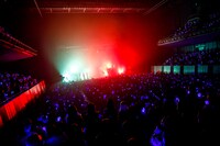 「SIX DAY」ツアーファイナルの様子。（撮影：笹森健一）