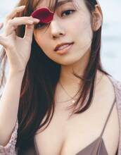 新内眞衣「夜が明けたら」より。（撮影：東京祐）