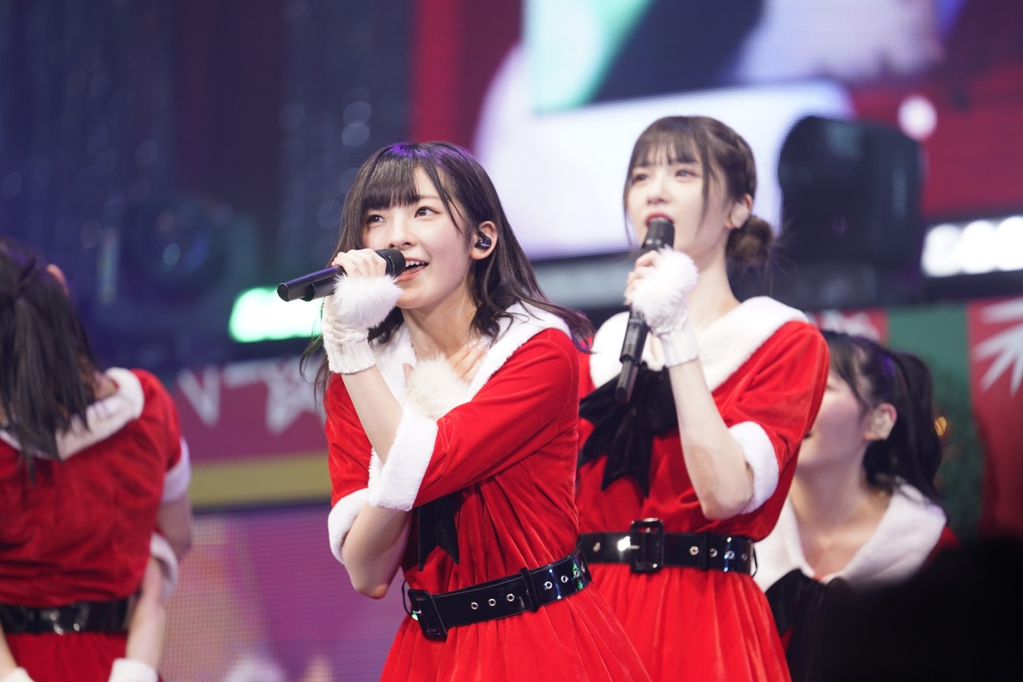 永田詩央里（手前） (c)YOANI
