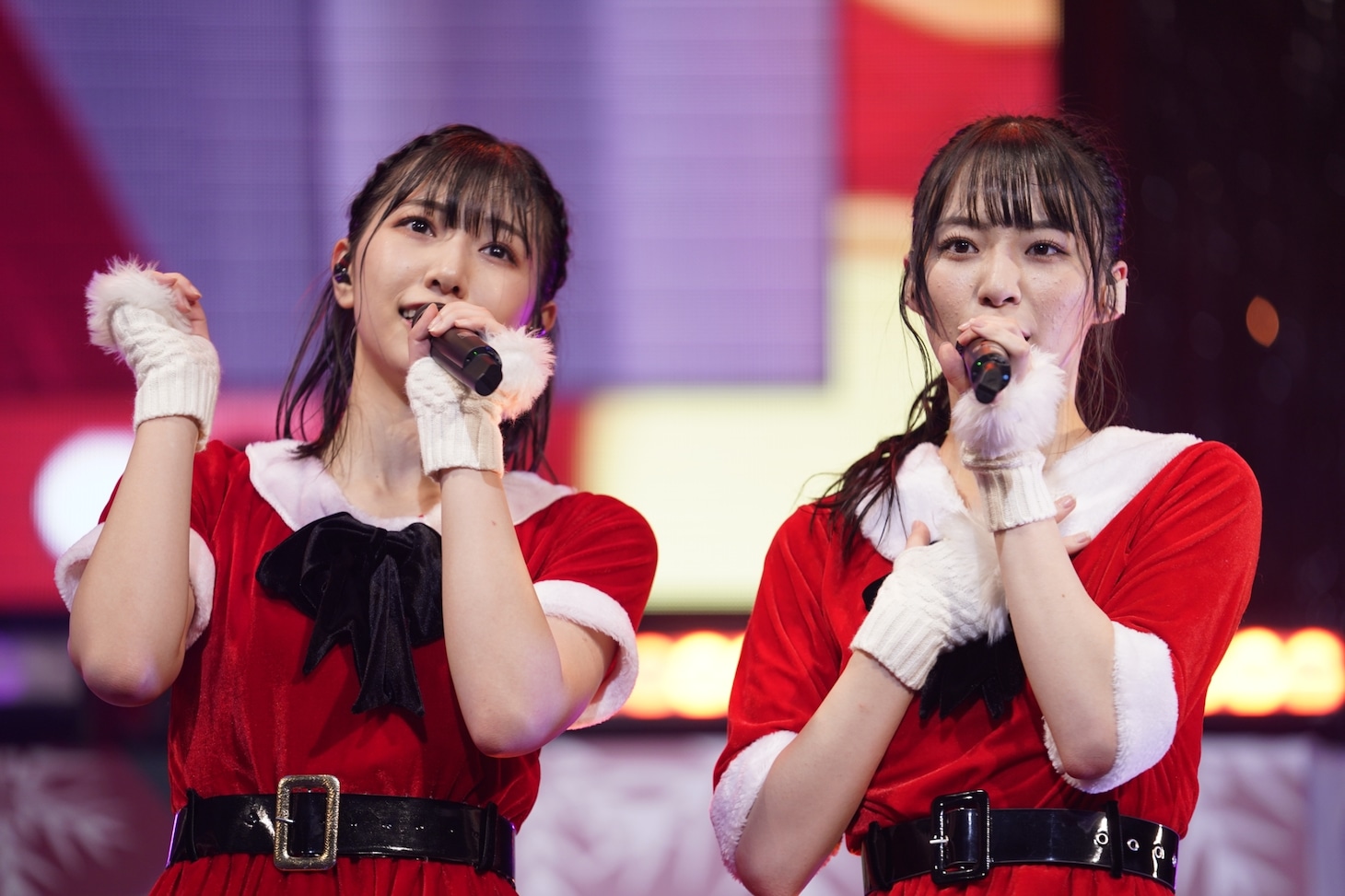左から蟹沢萌子、冨田菜々風。(c)YOANI