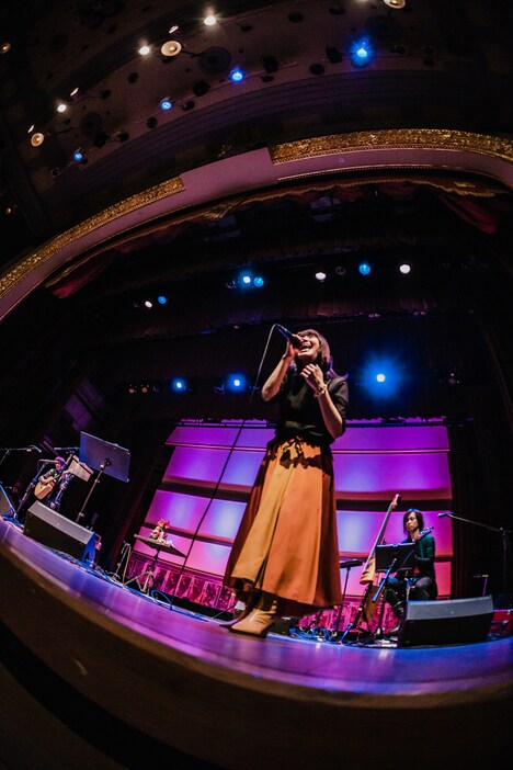 「矢井田 瞳 Christmas Concert」の様子。（撮影：スエヨシリョウタ）