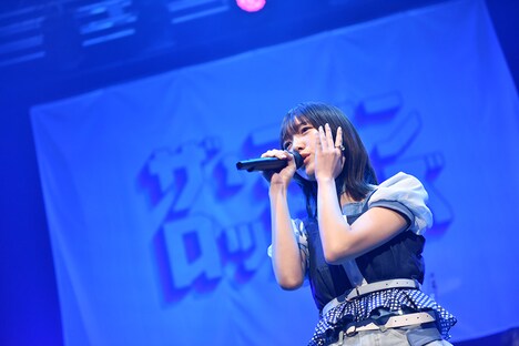 船井美玖（Vo）（撮影：鈴木恵）