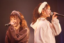 左から内藤るな、高井千帆。（撮影：笹森健一）