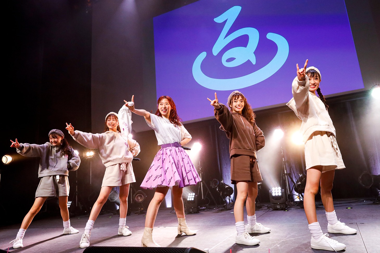 TEAM SHACHIの大黒柚姫とパフォーマンスするB.O.L.T。（撮影：笹森健一）