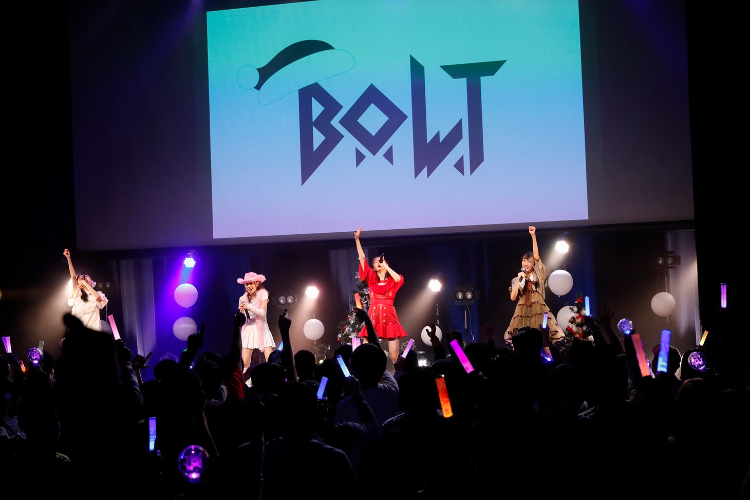 B.O.L.T「Luna FESTIVAL 2021 & BLINGBLING X'mas」の様子。（撮影：笹森健一）