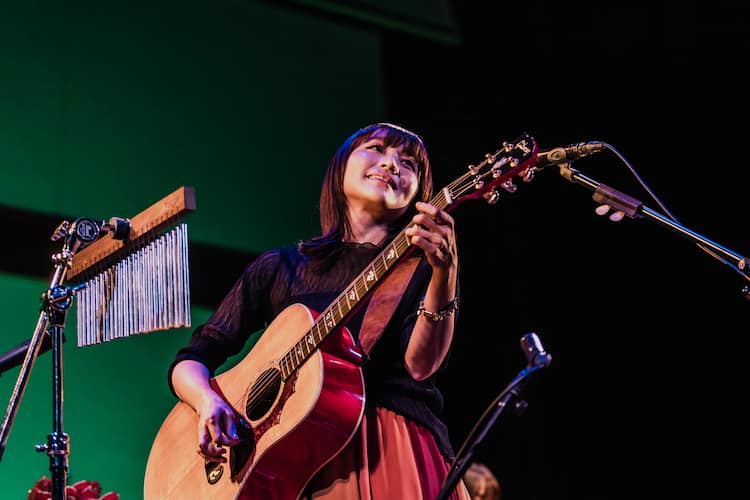 矢井田瞳が初のクリスマスライブ開催 小田和正との共作曲 恋バス や山下達郎の名曲など披露 ライブレポート 音楽ナタリー