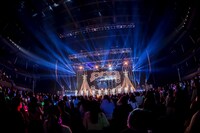 JO1「5THシングル『WANDERING』発売記念クリスマスショー」の様子。 (c)LAPONE ENTERTAINMENT