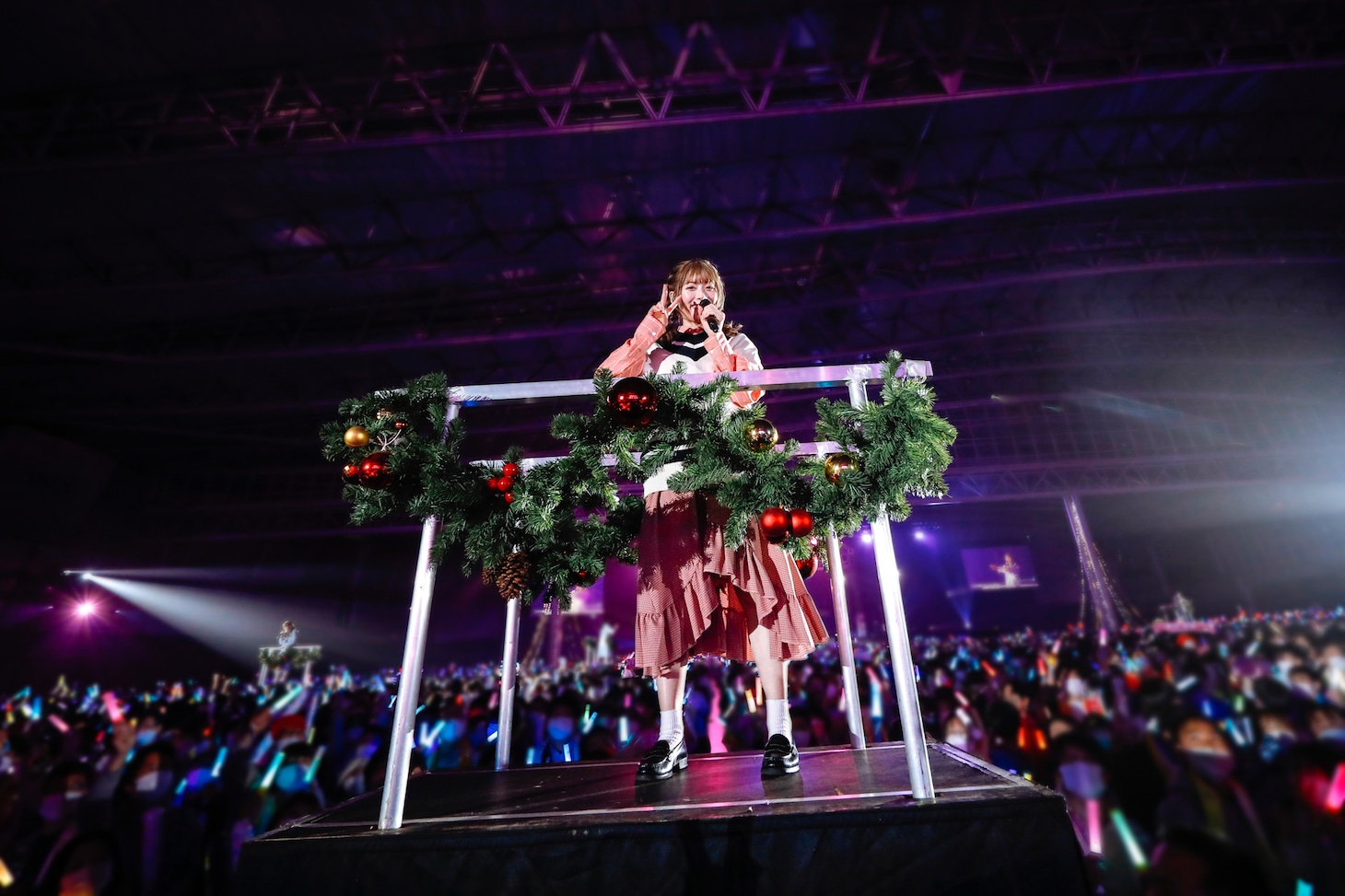 トロッコで移動する東村芽依。（撮影：上山陽介）
