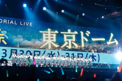 東京ドームでのデビュー3周年ライブ開催を発表する日向坂46。（撮影：上山陽介）