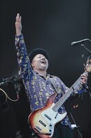 上江洌清作（Vo, B）（Photo by SARU［SARUYA AYUMI］）