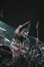 髙里悟（Dr）（Photo by SARU［SARUYA AYUMI］）