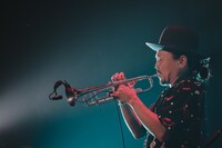 サポートメンバーのSeasir（Tp / DOBERMAN）。（Photo by SARU［SARUYA AYUMI］）