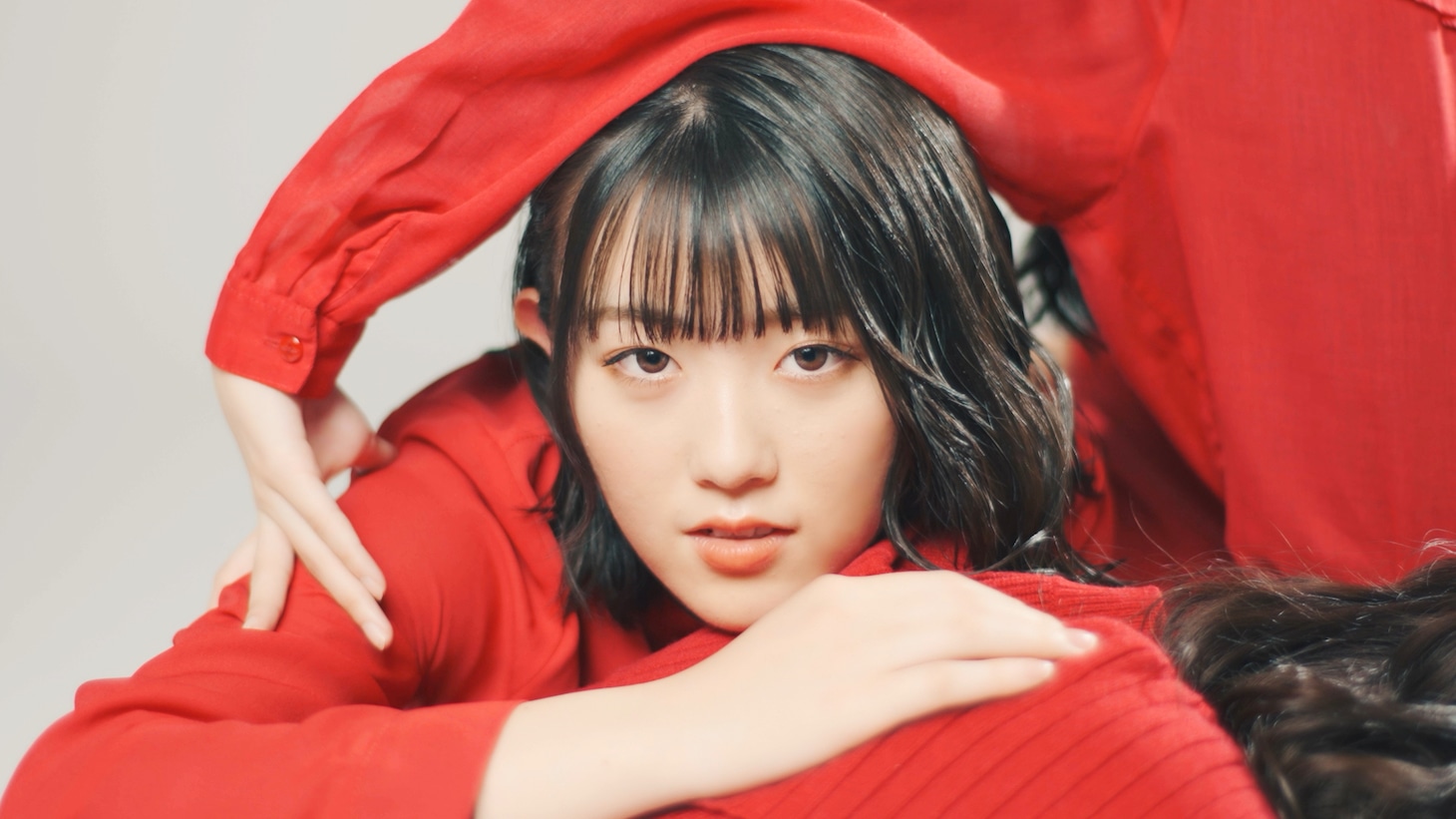 NELN「ストロベリー」ミュージックビデオより。