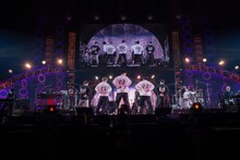 超特急とDISH//のコラボパフォーマンスの様子。