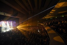 「SPYAIR RE:10th Anniversary HALL TOUR 2021 -BEST OF THE BEST-」12月26日公演の様子。（Photo by Inokoshi Zenta）