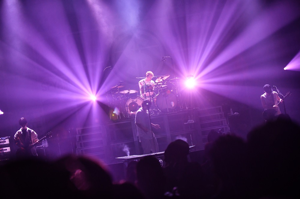 「SPYAIR RE:10th Anniversary HALL TOUR 2021 -BEST OF THE BEST-」12月26日公演の様子。（Photo by Inokoshi Zenta）