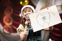 歯にサンタ帽をかぶせた山崎夏菜の絵。