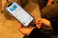 イワクラのスマホ。画面に写っているのは、イワクラが単独ライブ用に作ったプレイリスト。