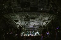 手羽先センセーション「手羽先クリスマス2021」の様子。