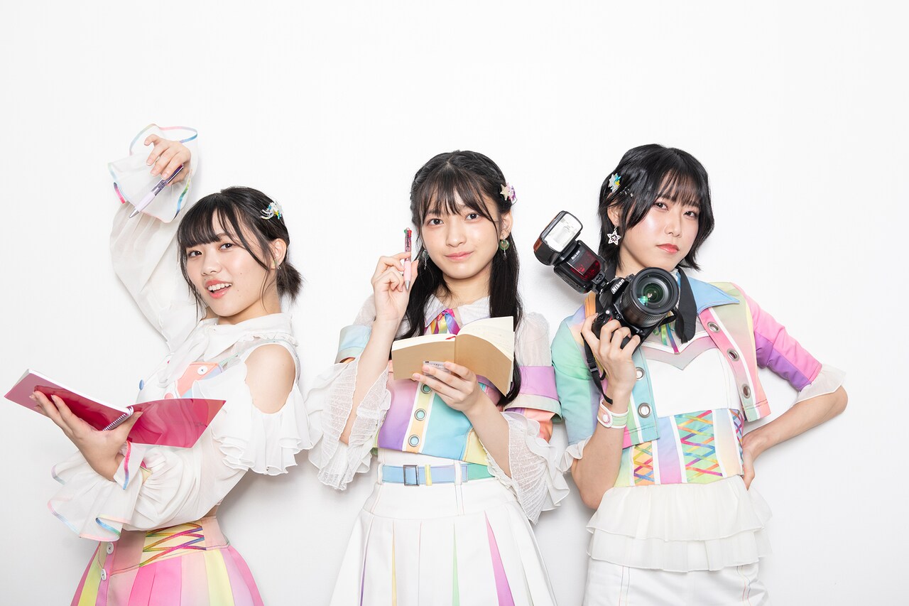 左から的場華鈴、蛭田愛梨、隈本茉莉奈。（撮影：音楽ナタリー編集部）