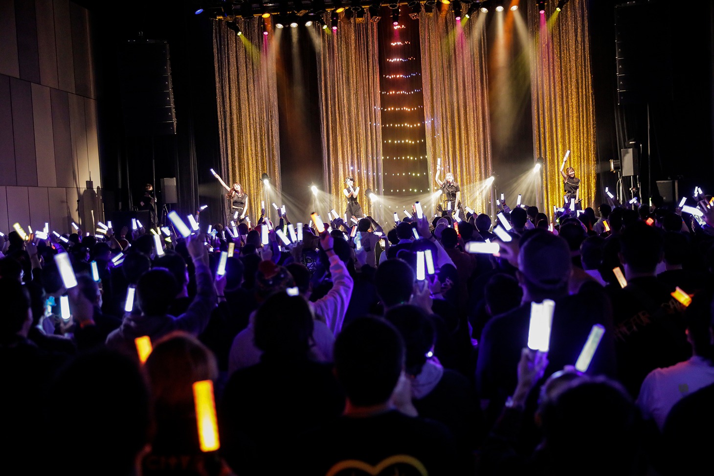 アメフラっシ「Christmas Live 2021」の様子。（撮影：塚田亮平）