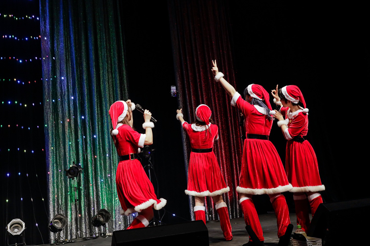 アメフラっシ「Christmas Live 2021」の様子。（撮影：塚田亮平）
