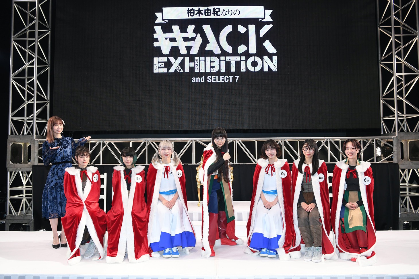 左から柏木由紀、セントチヒロ・チッチ、ヤママチミキ、テラシマユウカ、ユイ・ガ・ドクソン、月ノウサギ、ハシヤスメ・アツコ、ユメノユア。