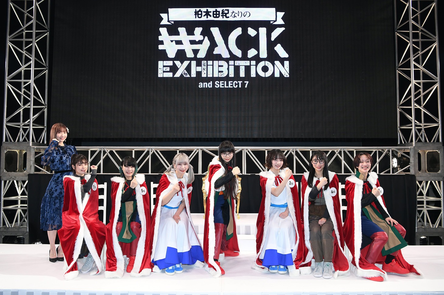 左から柏木由紀、セントチヒロ・チッチ、ヤママチミキ、テラシマユウカ、ユイ・ガ・ドクソン、月ノウサギ、ハシヤスメ・アツコ、ユメノユア。