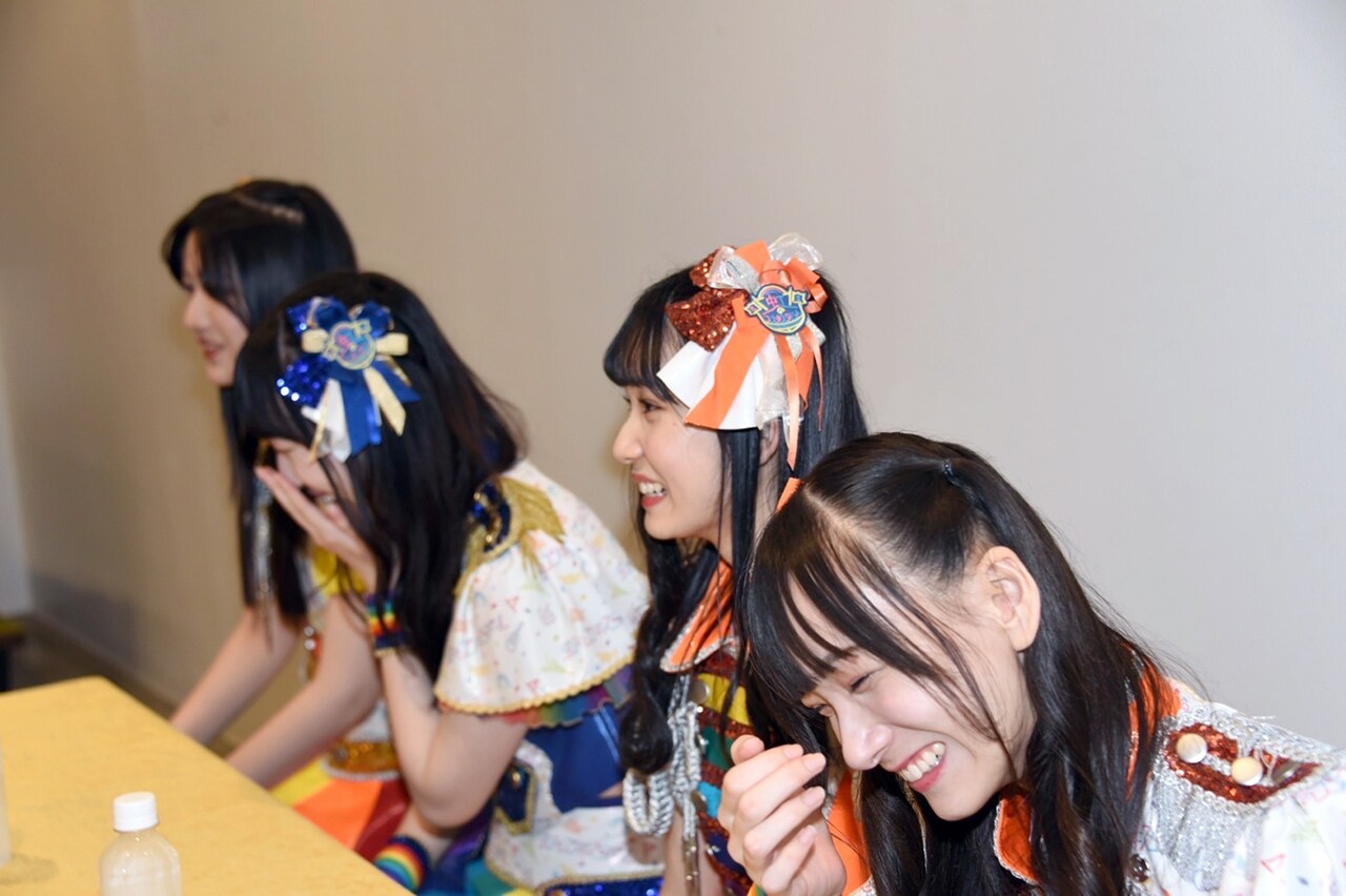 同じ角度で笑う大塚石原ペアと桐乃神田ペア。（撮影・キャプション：隈本茉莉奈）