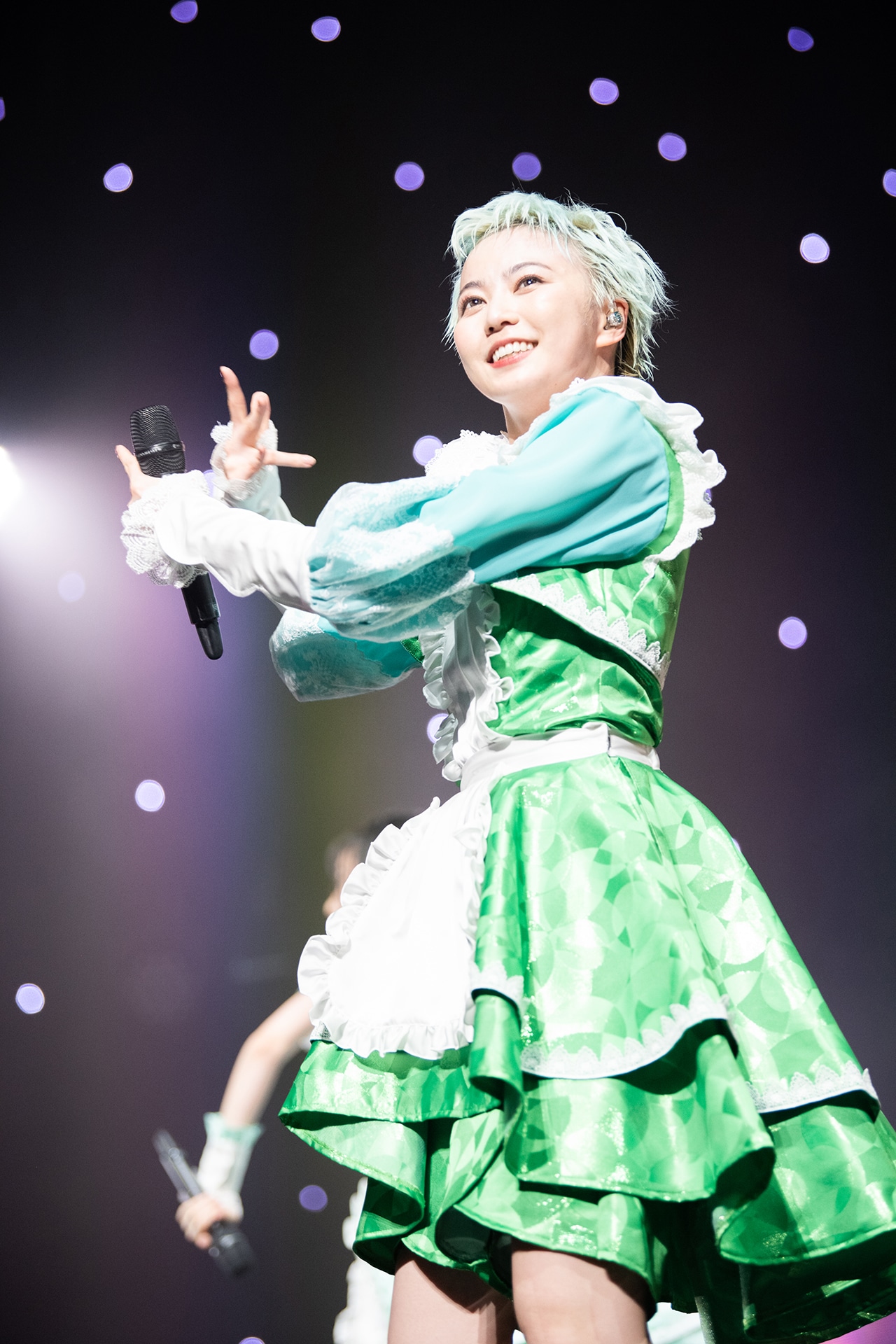 安本彩花