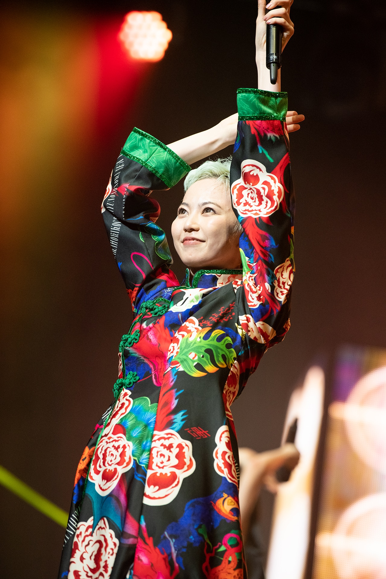 安本彩花