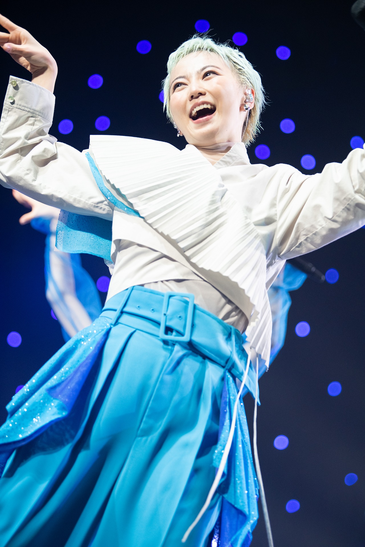 安本彩花