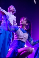 手前から桜木心菜、安本彩花。