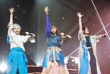 左から安本彩花、星名美怜、柏木ひなた。